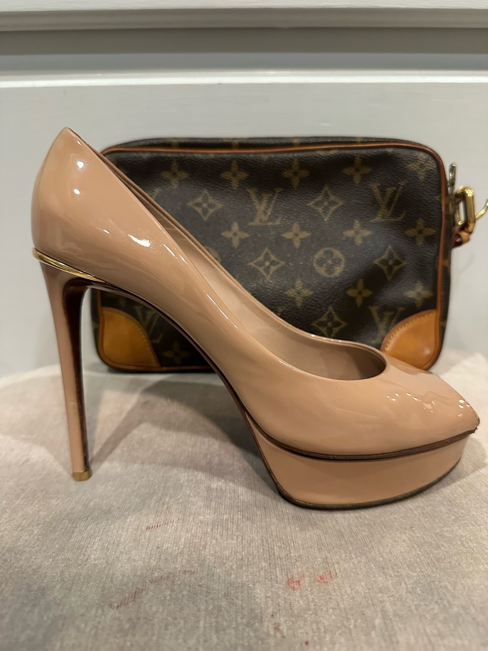 Louis Vuitton Peep toe pumps
